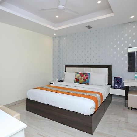 Oyo 8132 Hotel Kukreja Ντεχραντούν Εξωτερικό φωτογραφία