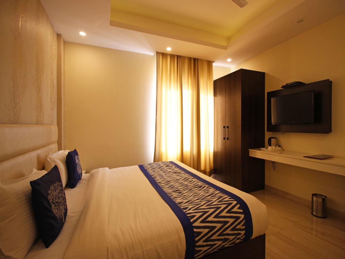 Oyo 8132 Hotel Kukreja Ντεχραντούν Εξωτερικό φωτογραφία