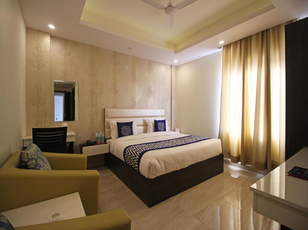 Oyo 8132 Hotel Kukreja Ντεχραντούν Εξωτερικό φωτογραφία