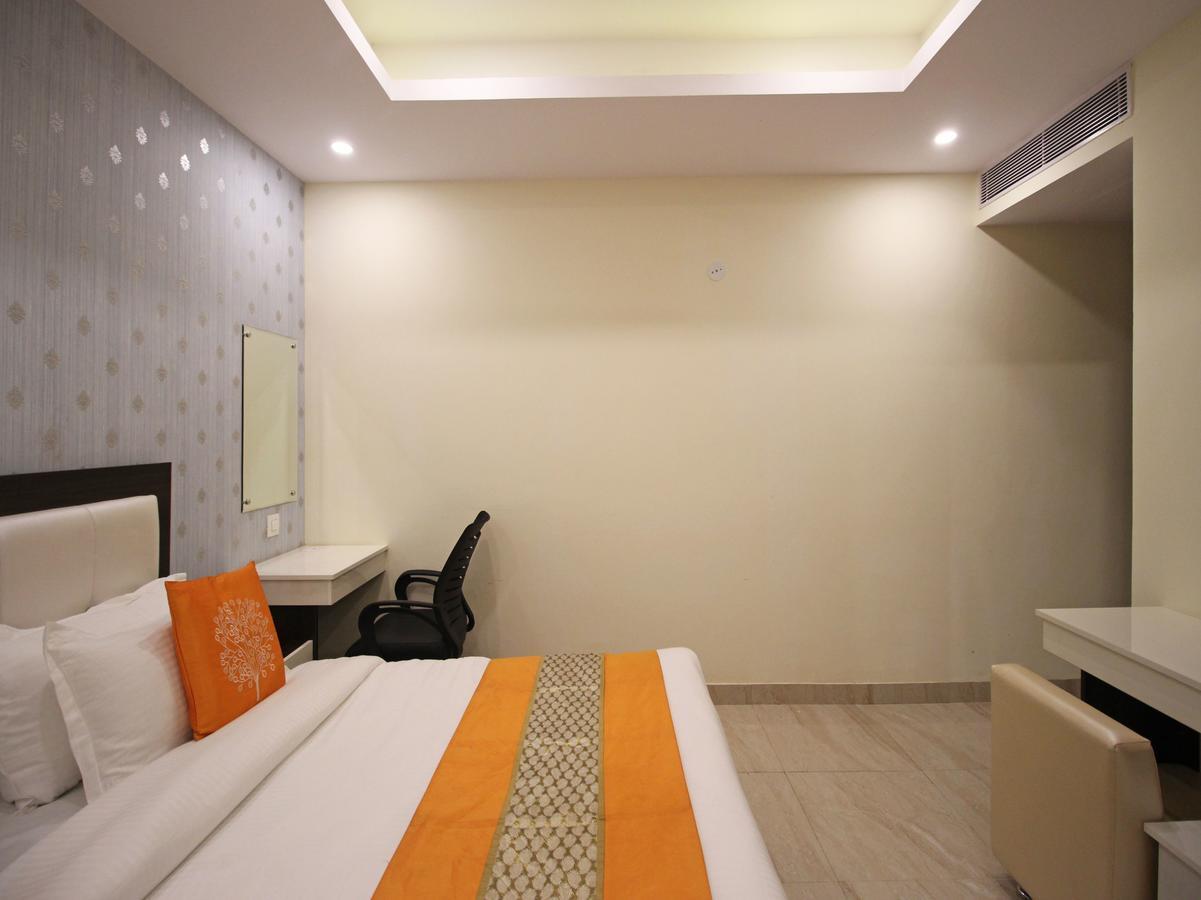 Oyo 8132 Hotel Kukreja Ντεχραντούν Εξωτερικό φωτογραφία