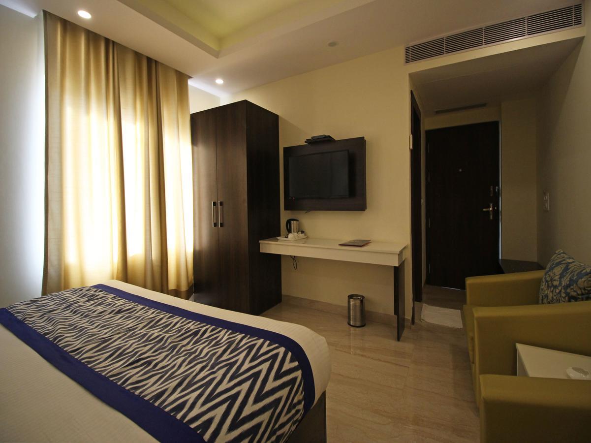 Oyo 8132 Hotel Kukreja Ντεχραντούν Εξωτερικό φωτογραφία