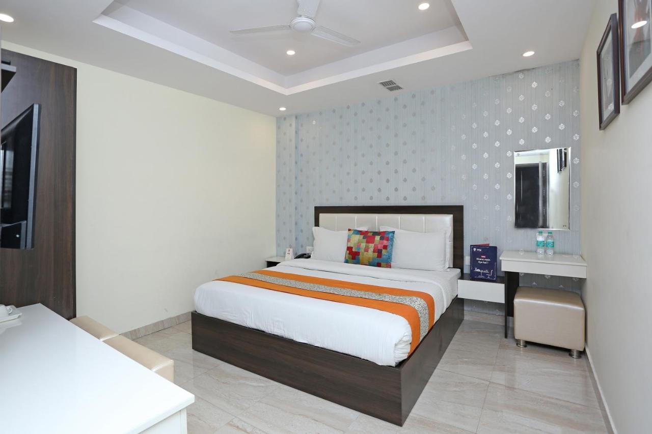 Oyo 8132 Hotel Kukreja Ντεχραντούν Εξωτερικό φωτογραφία
