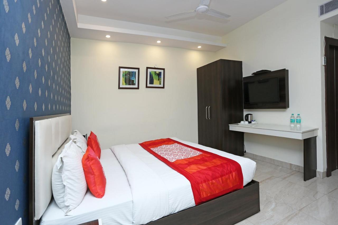 Oyo 8132 Hotel Kukreja Ντεχραντούν Εξωτερικό φωτογραφία
