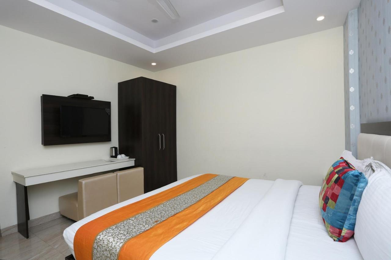 Oyo 8132 Hotel Kukreja Ντεχραντούν Εξωτερικό φωτογραφία
