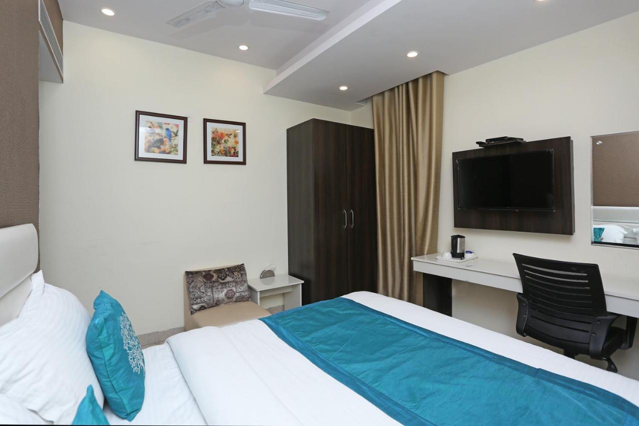 Oyo 8132 Hotel Kukreja Ντεχραντούν Εξωτερικό φωτογραφία